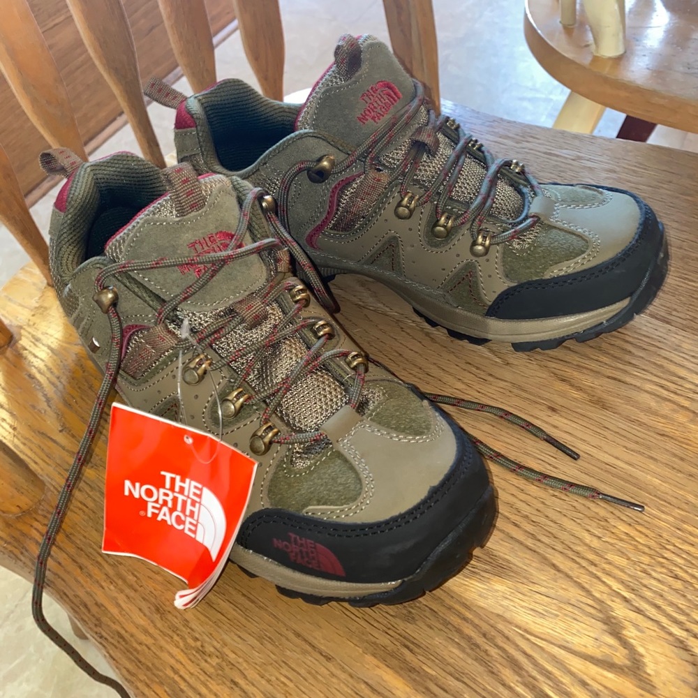 NWT The North Face Cedar Mesa hiking boot / shoe
